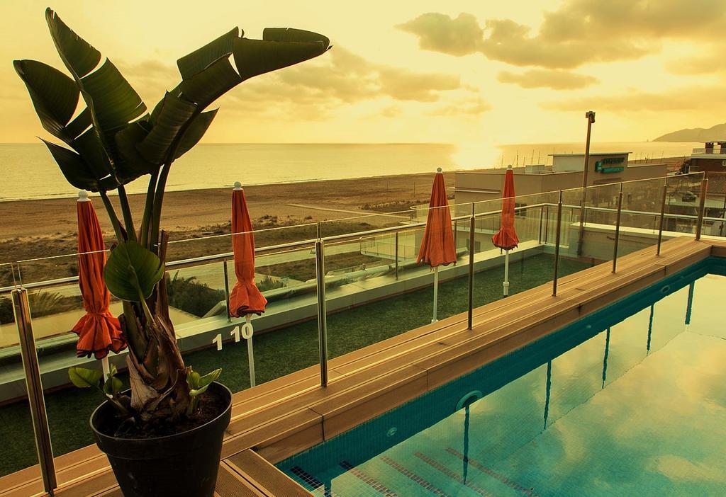 Apartaments Maritim كاستيلديفيلس المظهر الخارجي الصورة